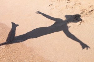 Shadow-Woman-Beach__83388-480x319